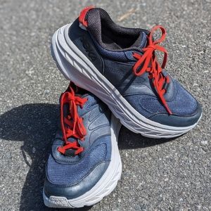 HOKA ONE ONE BONDI L (unisex M/9.5  W/8.5) Wide Sneakers